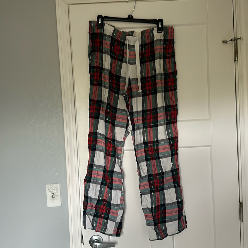 Victorias Secret holiday color plaid design pj pants with pockets size large!